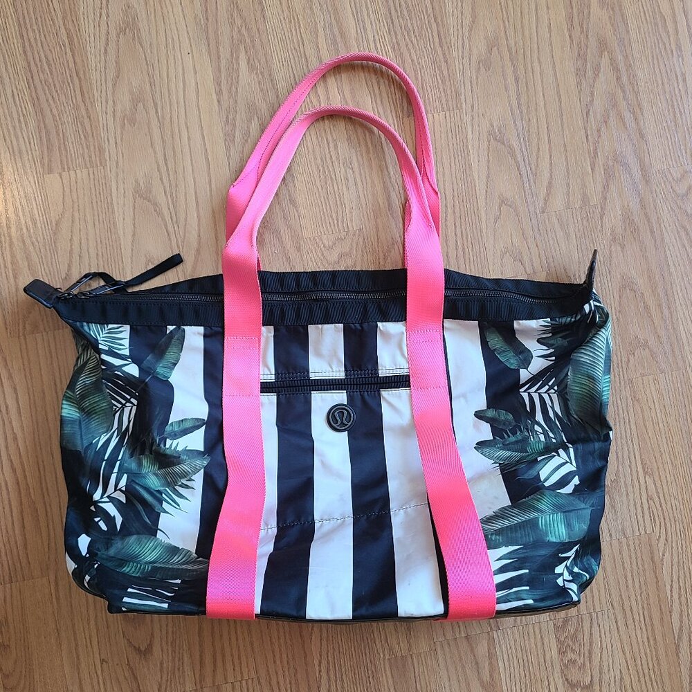 LULULEMON STRIPED PALM PRINT LARGE GYM BAG DUFFLE BAG TOTE LUGGAGE